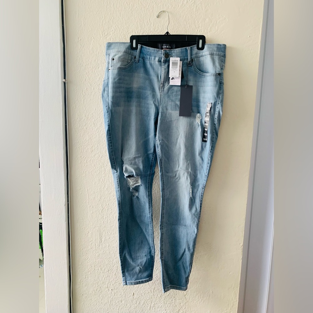 Distressed torrid jeans NWT size 18r